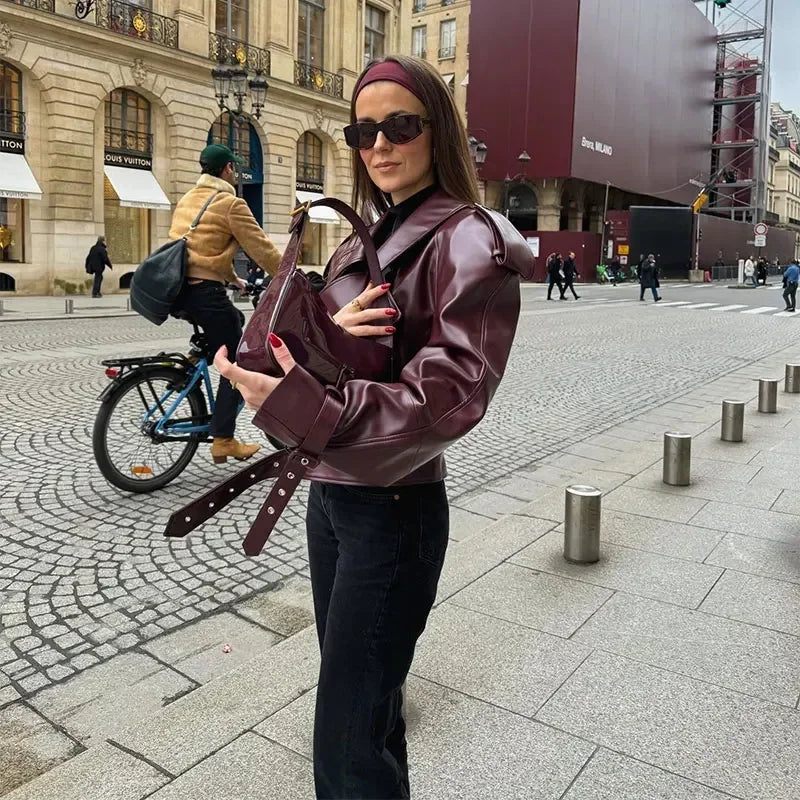 Trumpa odinė striukė